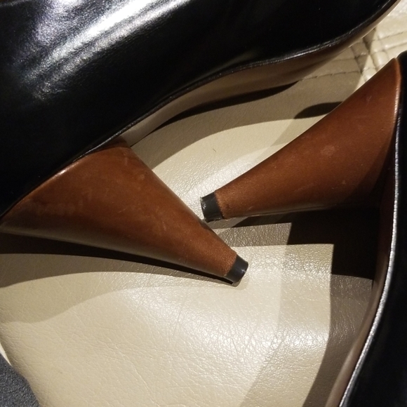 Banana Republic black peeptoe w. Brown round heel - Picture 8 of 8